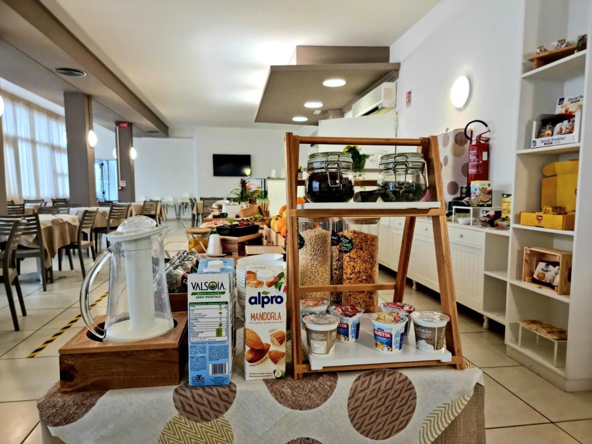 Hotel Elefantino Grey - Free Breakfast & Brunch Until 13-00 - Vicinissimi A Mirabilandia Milano Marittima Exterior photo